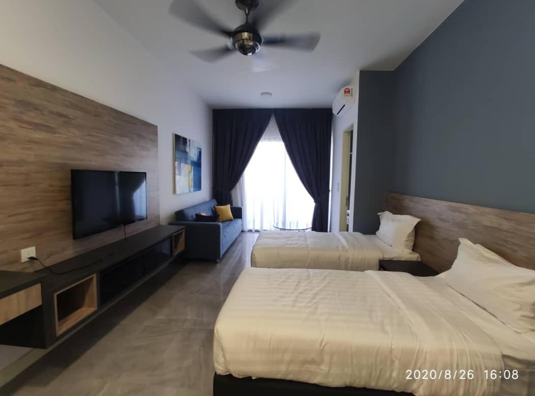 Homestay Shah Rizki At Imperio With Swimming Pool Muslim Friendly Malacca Exterior photo